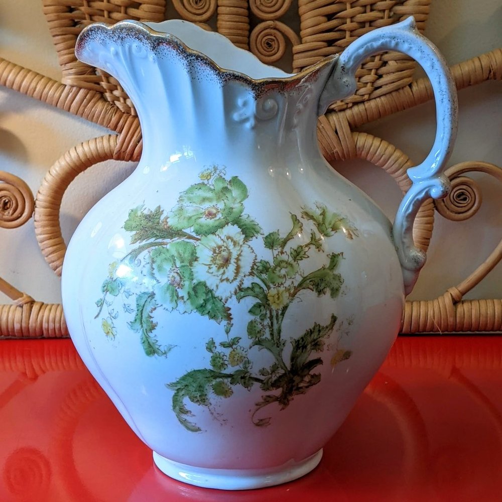 Ca 1910 Victorian antique porcelain Gold & Green vase flowers